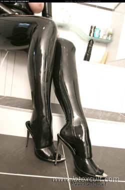 Image #10727 (fetish): latex, legs