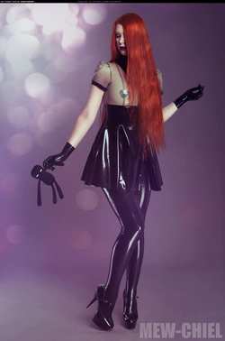 Image #139730 (fetish): latex, redhead
