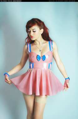 Image #41529 (fetish): latex, redhead